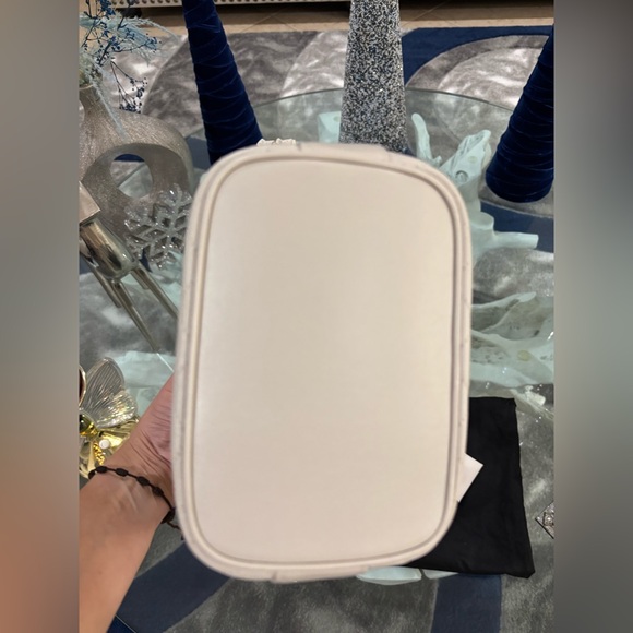 Authentic Saint Laurent Cassandra Small Bucket Bag Q - Picture 4 of 6